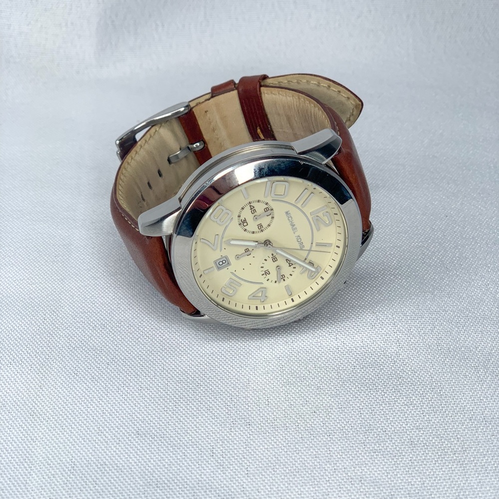 Micheal Kors Men’s Brown Leather Watch - Picture 2 of 4